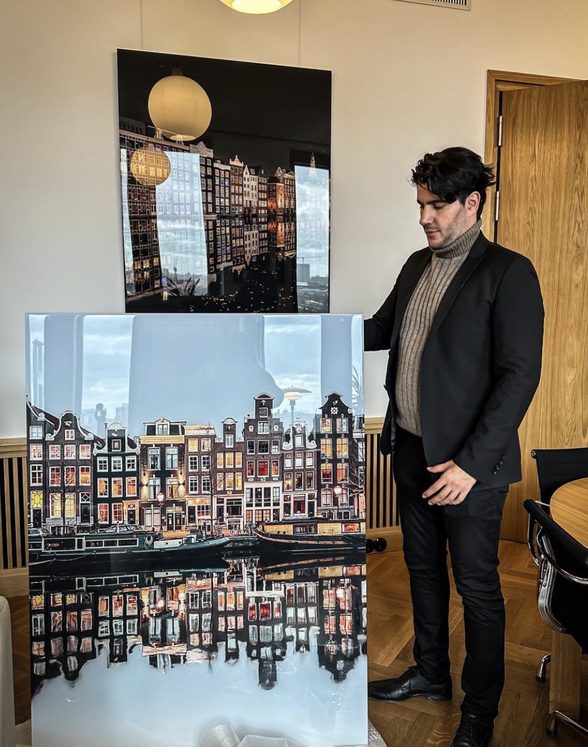 Minister of Justice and Security Welcomes Amsterdam Prints to Office Elegance